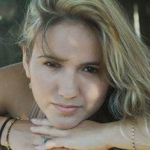 Meet your Posher, Lorena